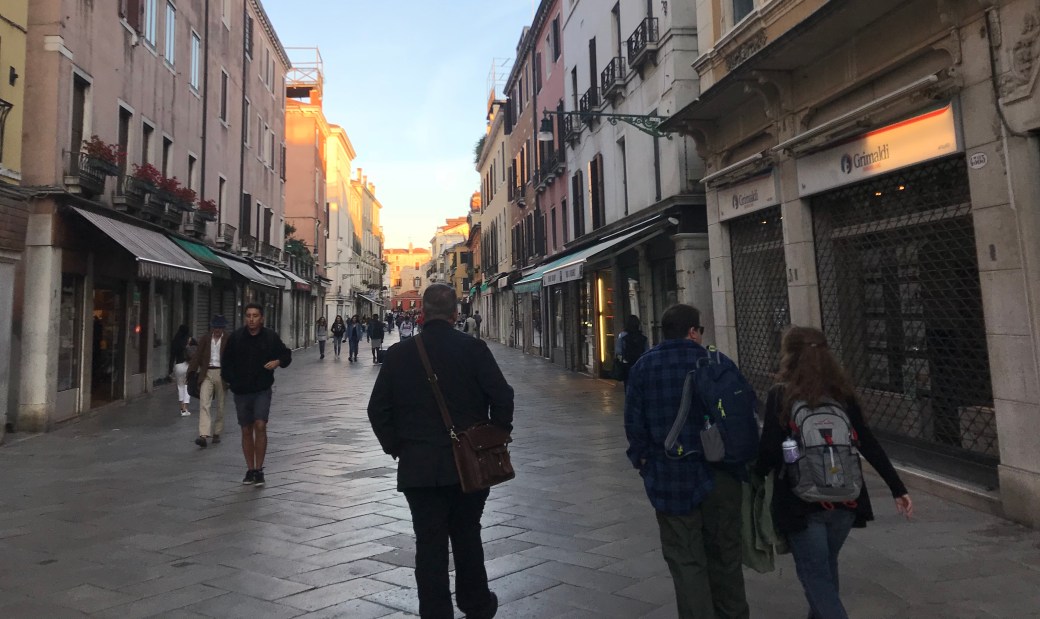 18B5A2DF-EDA5-40EA-B595-F2AF92A2D341